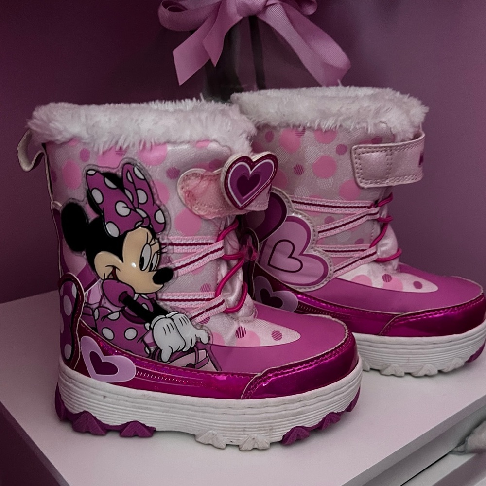 Minnie Mouse Snow boots size 8 Us toddler